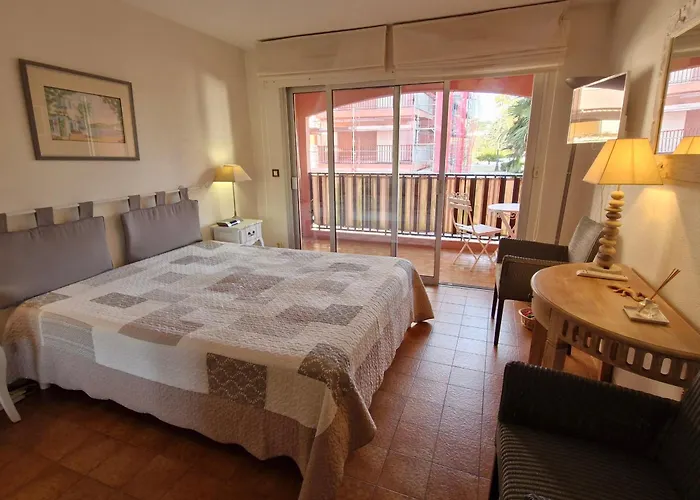 3 Pieces Avec Piscine Et Parking A - Fr-1-780-56 *