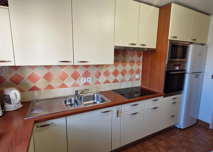 3 Pieces Avec Piscine Et Parking A - Fr-1-780-56