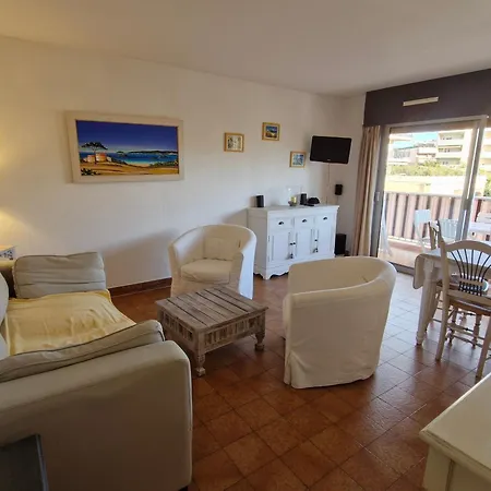 3 Pièces Avec Piscine Et Parking à - Fr-1-780-56 Sainte-Maxime