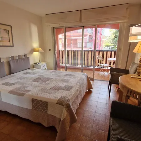 3 Pieces Avec Piscine Et Parking A - Fr-1-780-56 *