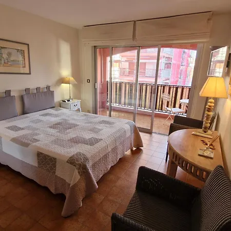 3 Pieces Avec Piscine Et Parking A - Fr-1-780-56 * Sainte-Maxime