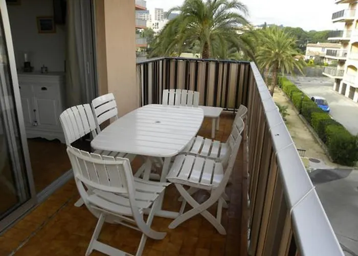 3 Pieces Avec Piscine Et Parking A - Fr-1-780-56 *